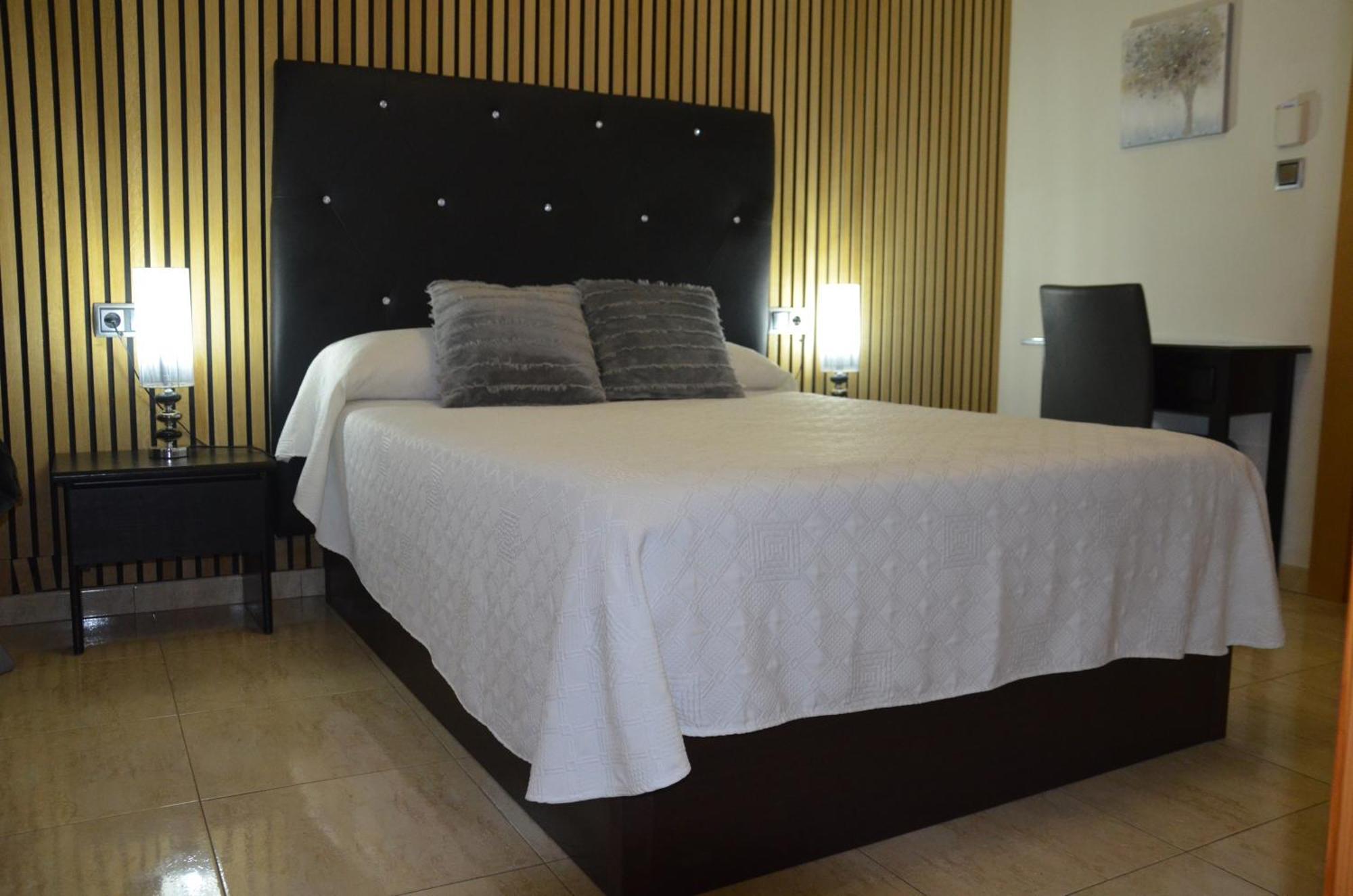 Hostal Mont Royal Alicante Esterno foto