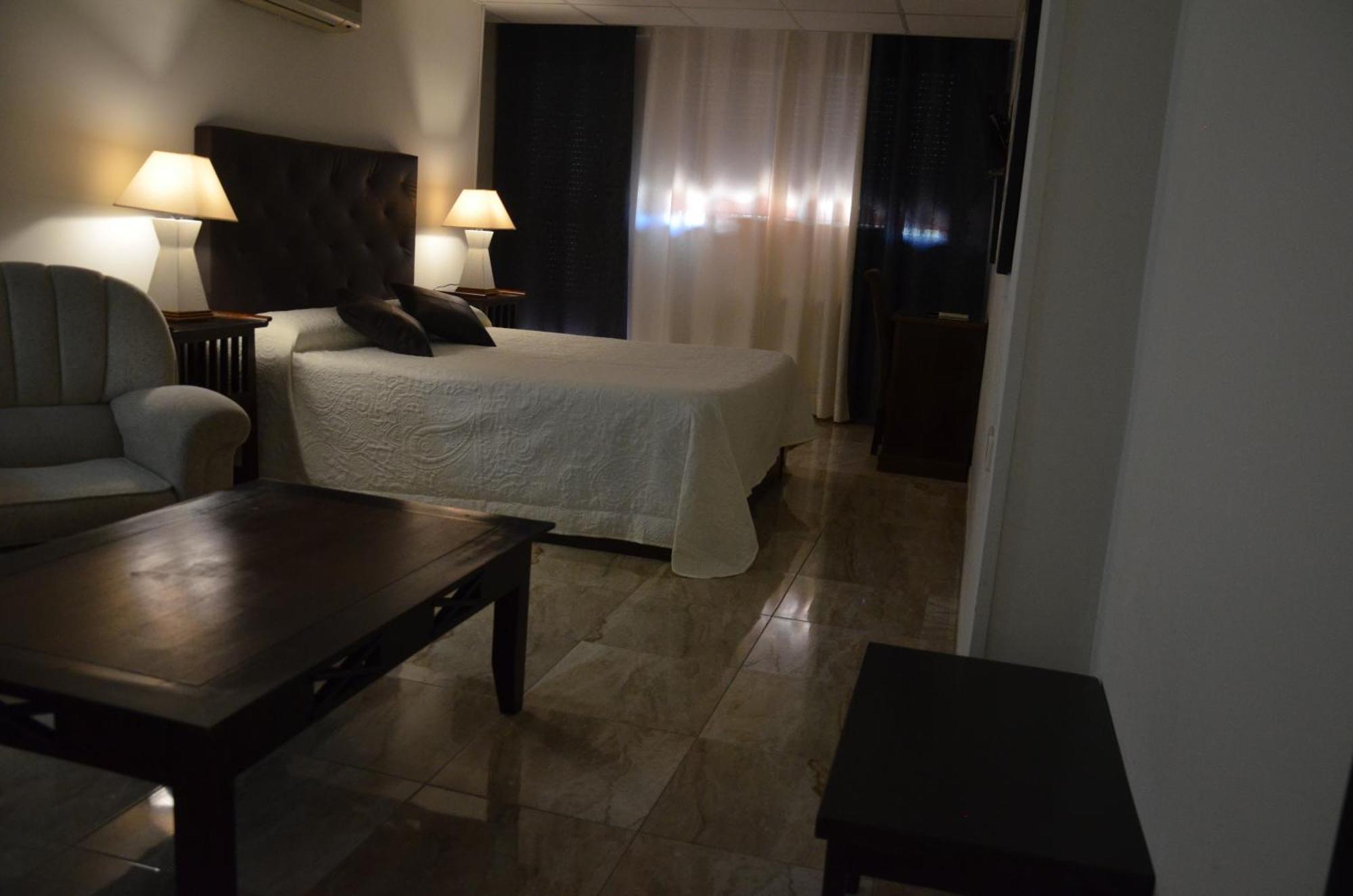 Hostal Mont Royal Alicante Esterno foto