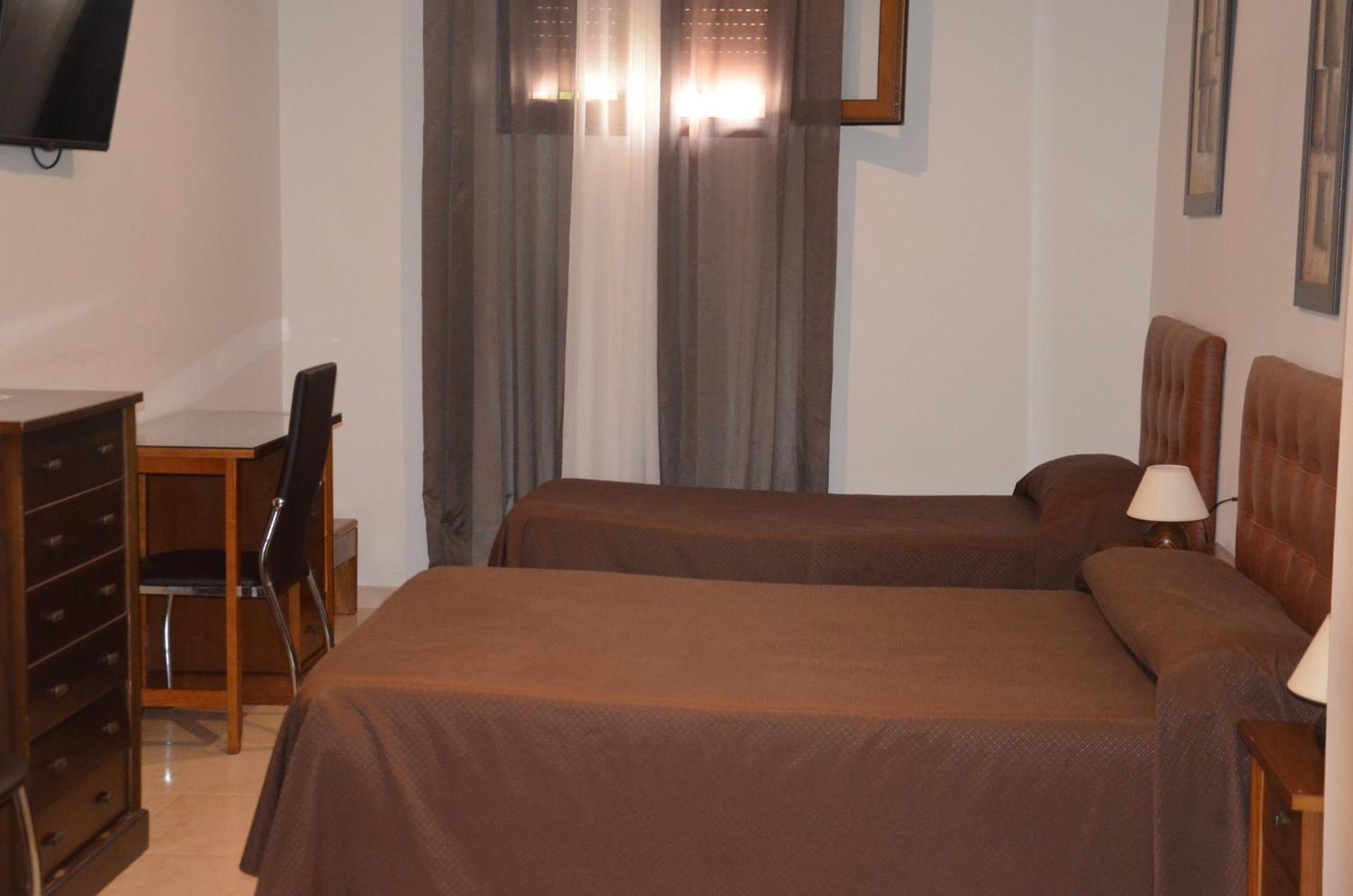 Hostal Mont Royal Alicante Esterno foto
